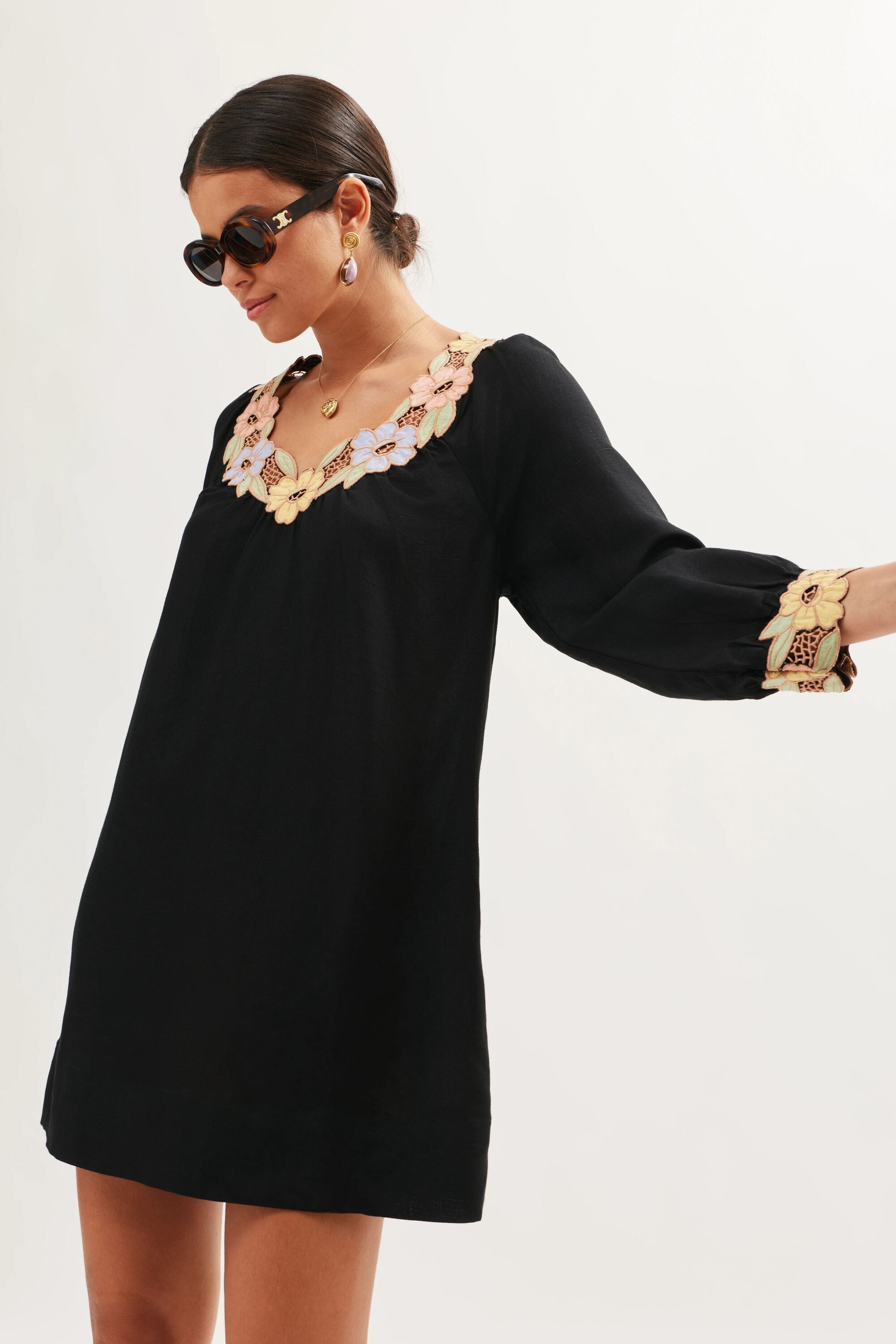 Lorienne  -  Calla Embroidery Black