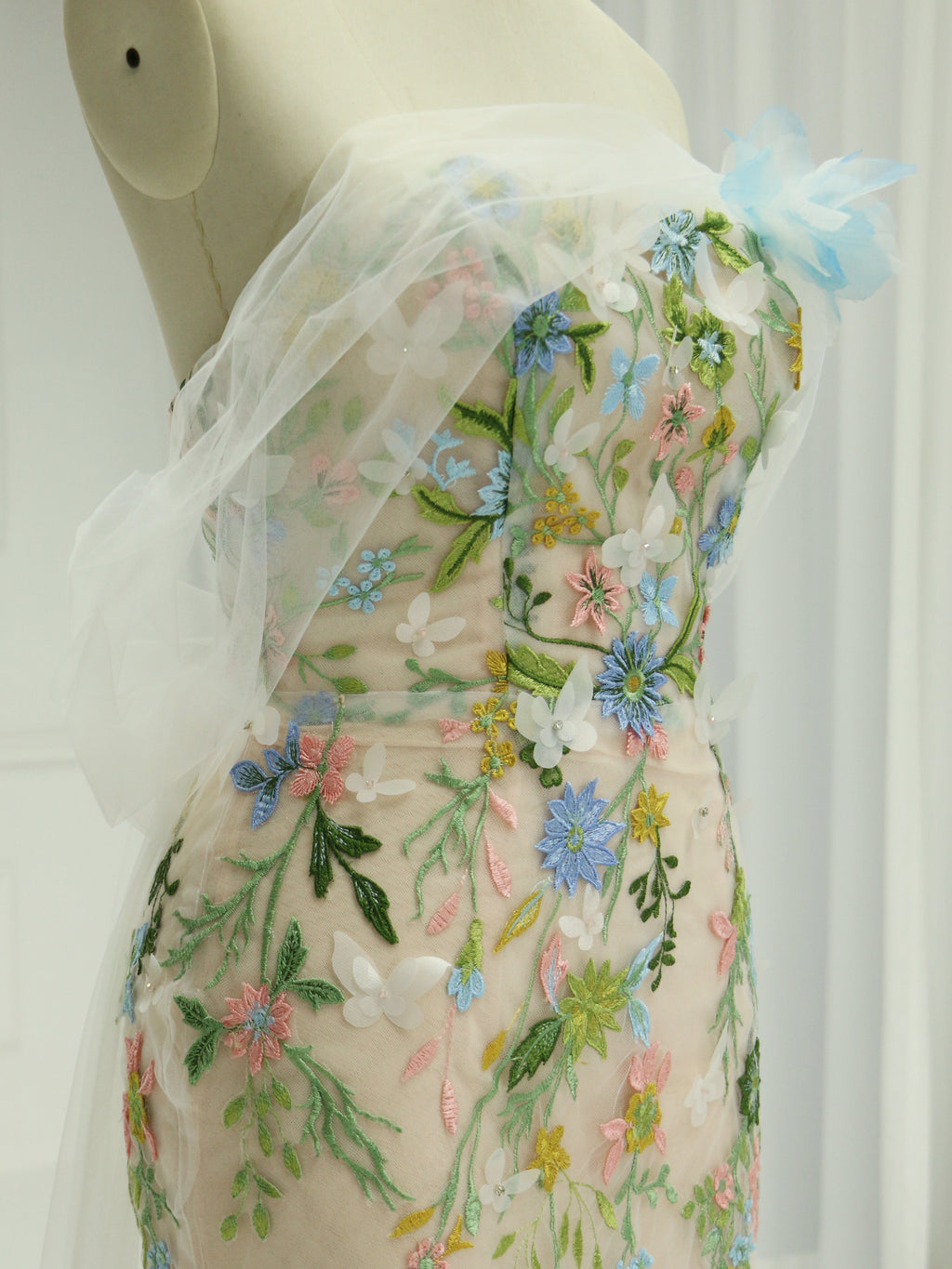 Trumpet/Mermaid Strapless Tulle Midi Floral Prom Dresses with Embroidery Lace YE2518