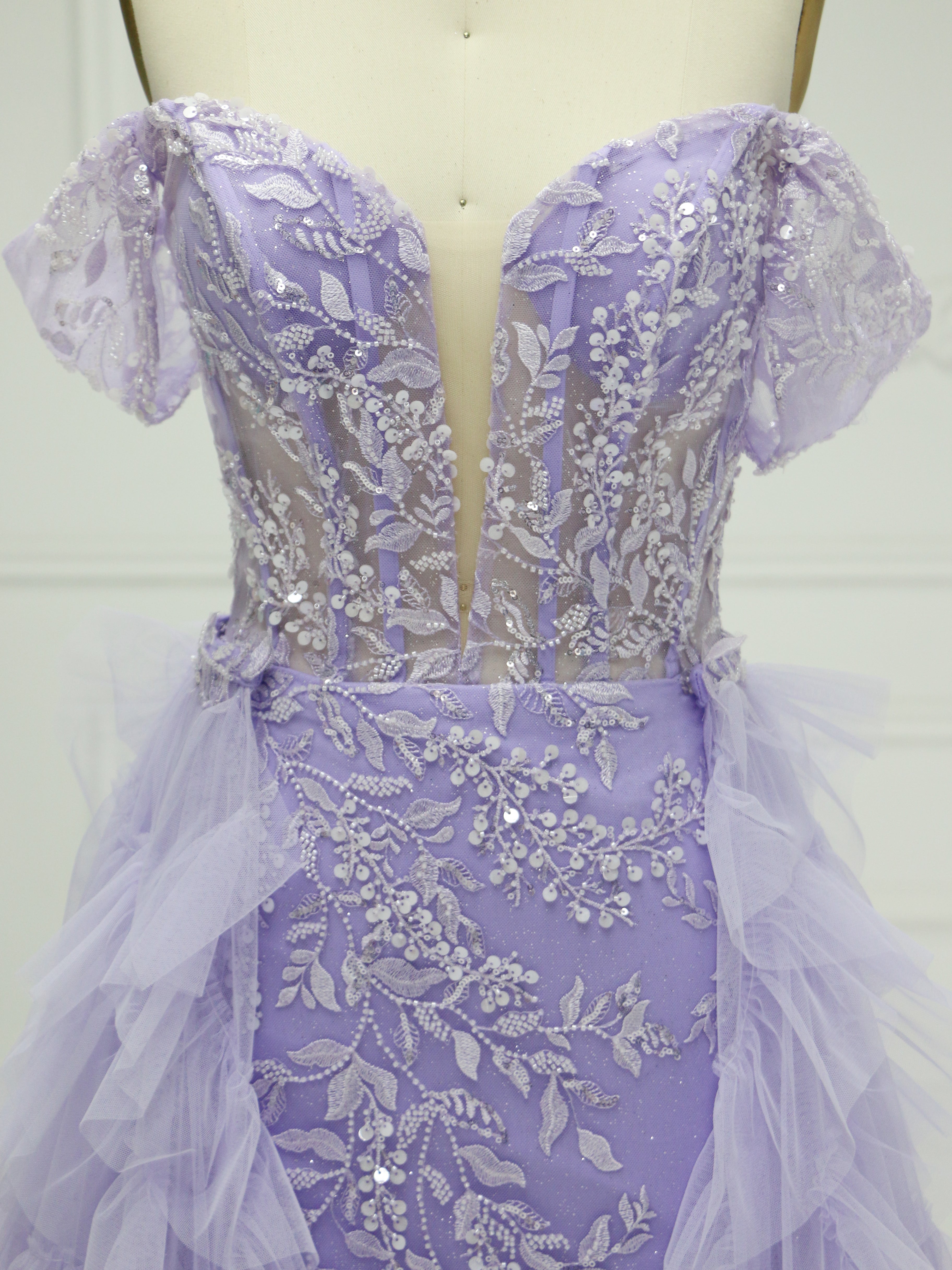 Elegant Off The Shoulder Embroidery Lace tulle Lilac Prom Gown with Detachable Train YE2540