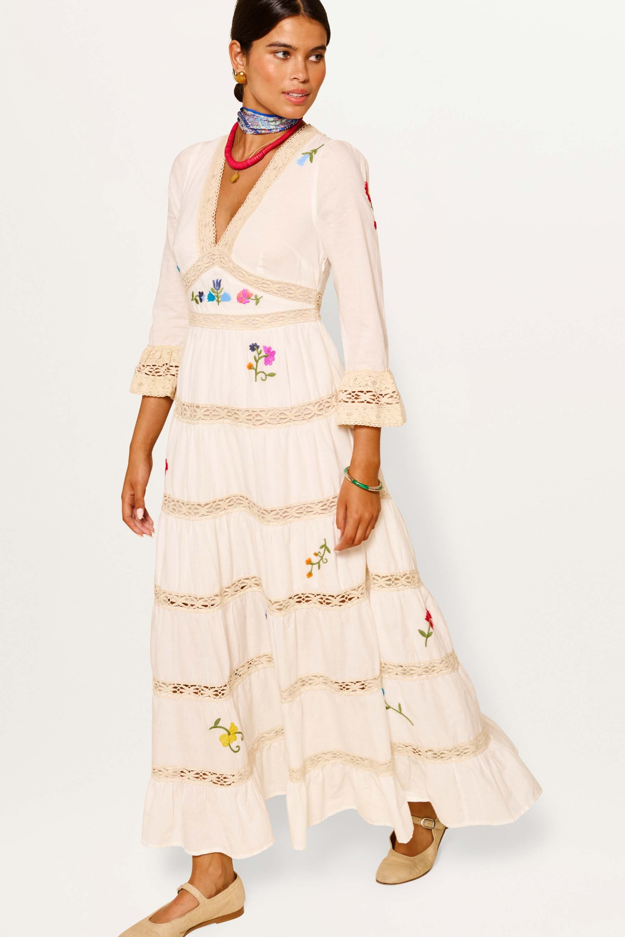 Regine - Ombre Floral Embroidery Ivory