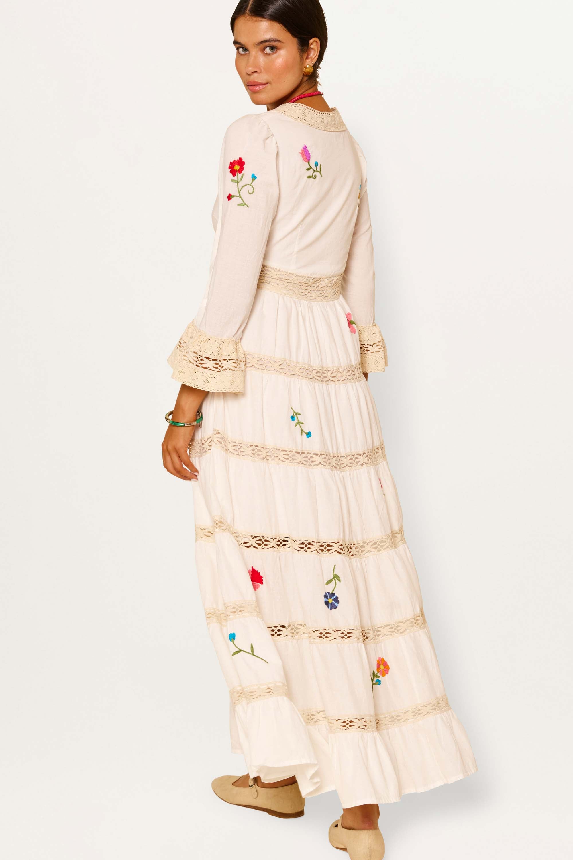 Regine - Ombre Floral Embroidery Ivory